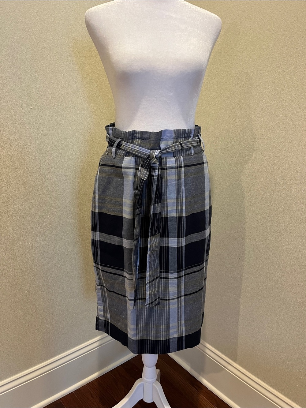 Ann Taylor Gray and Black Plaid Tie-Waist Pencil Skirt